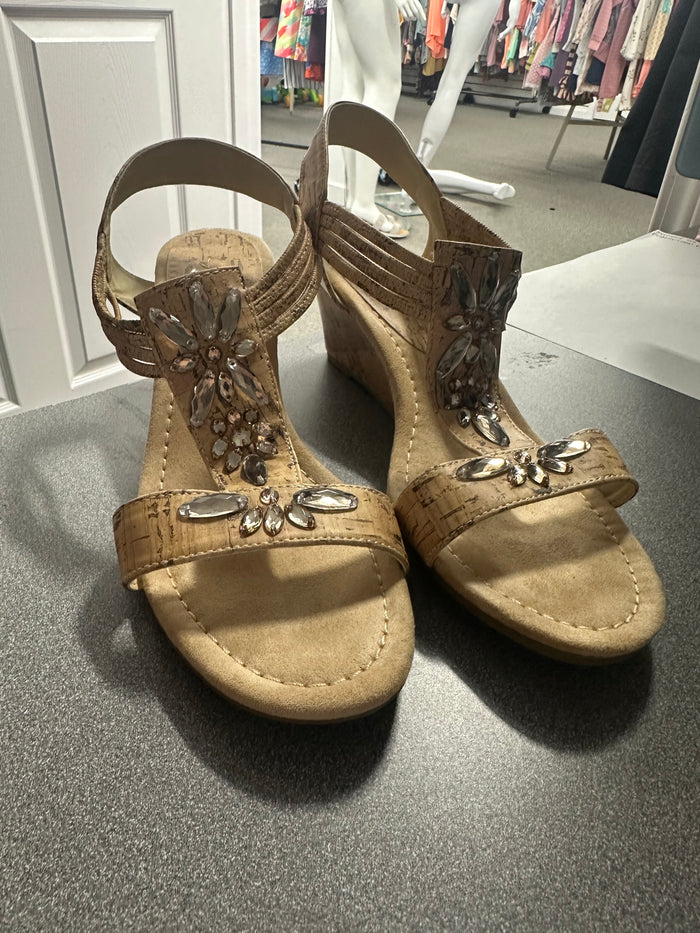 Jaclyn Smith Brown Wedge Shoes     Size: 9        (015)