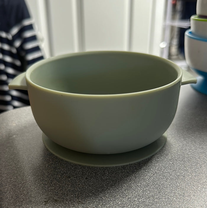 Green Silicone Bowl with Suction       (001)