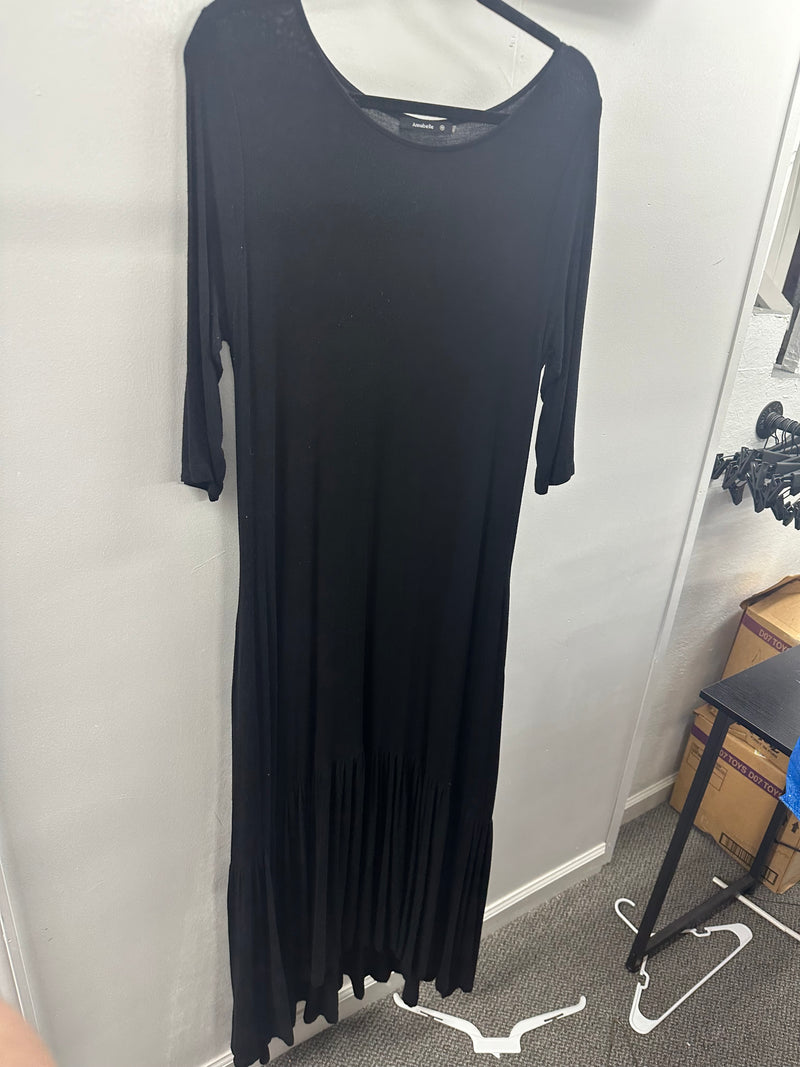 Annabelle Black Maxi Dress       Medium     (001)