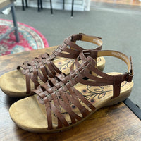 BareTraps Brown Sandals    Size 8 1/2      (007)