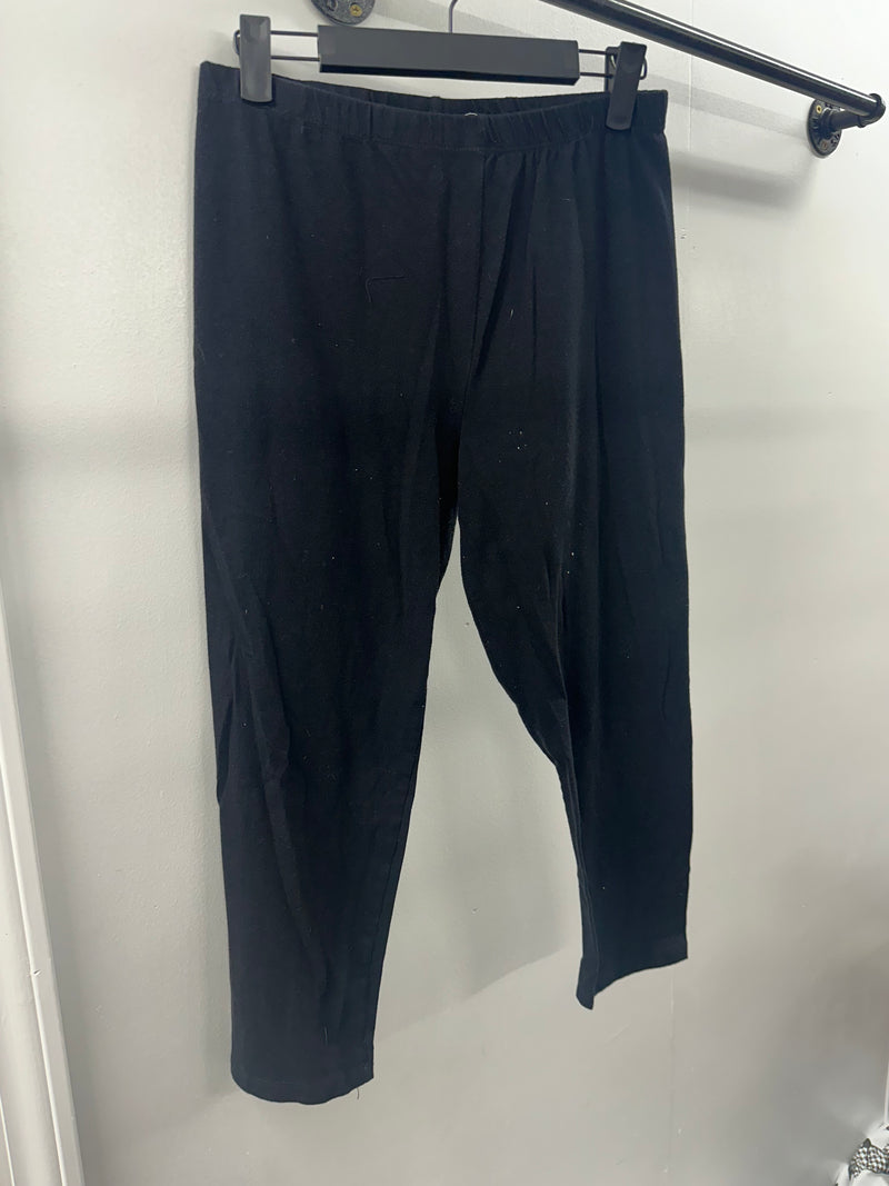 Zenana Black Capris XL  (001)