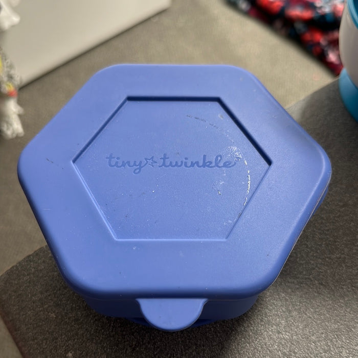 Tiny Twinkle Bowl with Lid & Suction      (001)