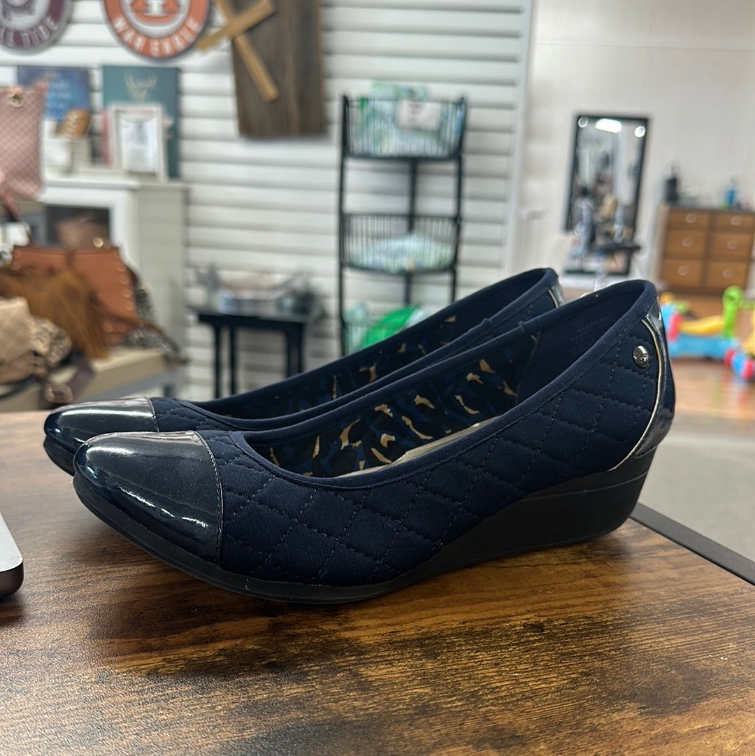 AnneKlein Sport Navy Shoes.   6 1/2     (007)