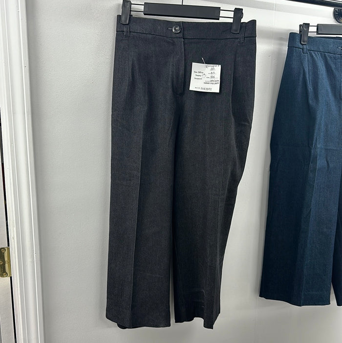 Larry Levine Woman Crop Pants      Size:18W        (015)
