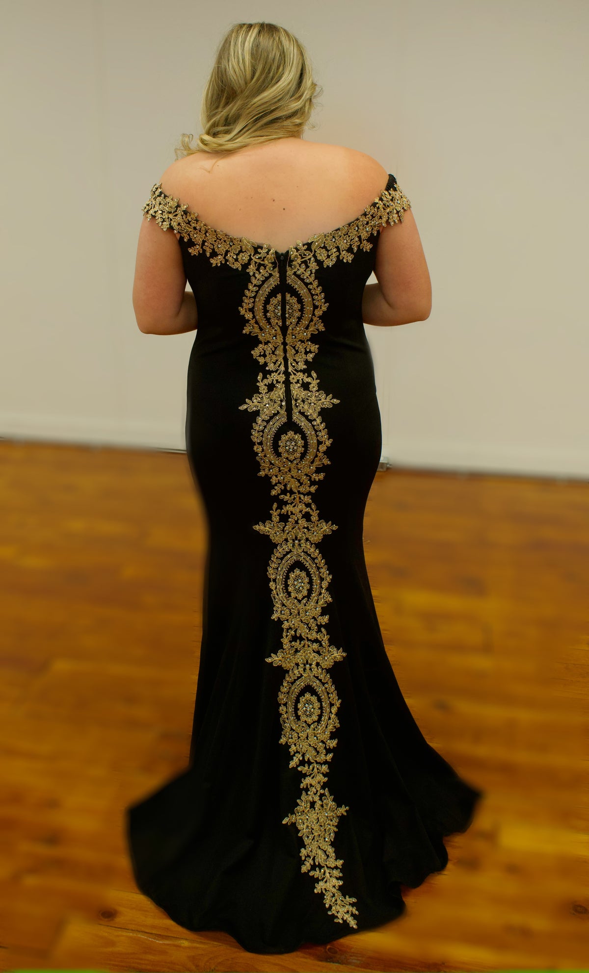 Cindy Black/Gold Embroid Gown Size - XL