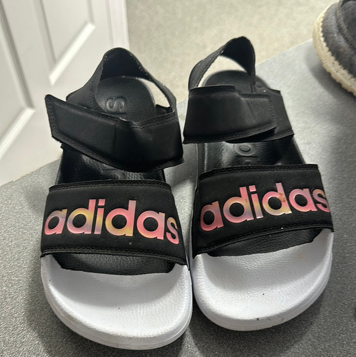 Women Adidas Sandals        Size 7        (001)