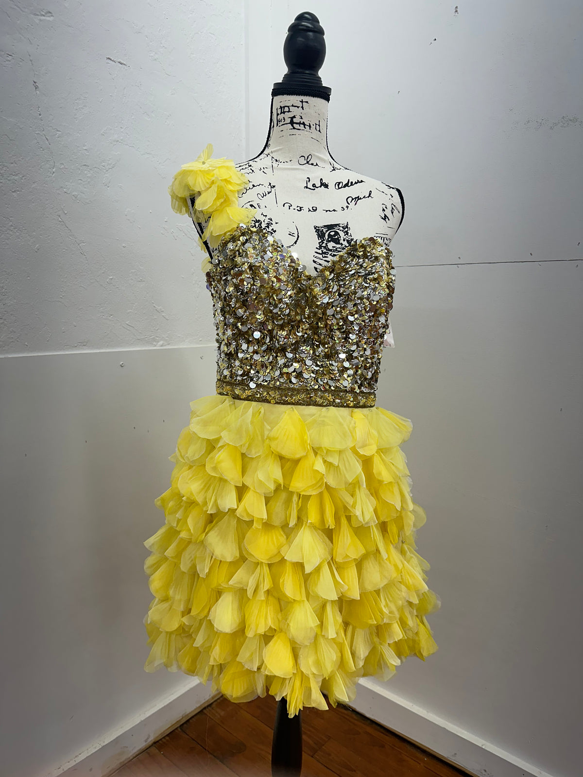 New Sherri Hill Yellow Short One Shoulder Gown - Size 14