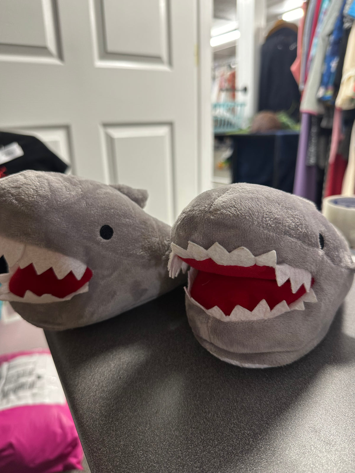 Shark House Shoes   Size: 6-7     (001)