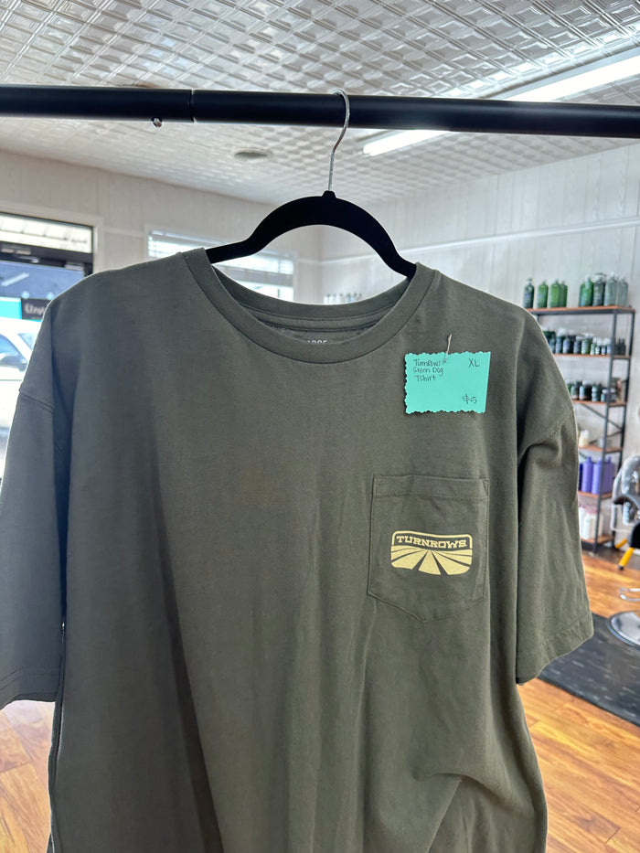 Turnrows Green Dog T-shirt - XL. (001)