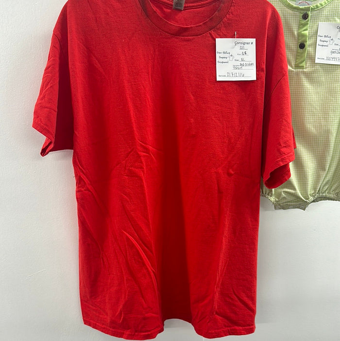 Red Gildan Tshirt       XL       (011)
