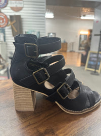 Buckle Beast Fashion Black Heels  Size 7.5.   (001)