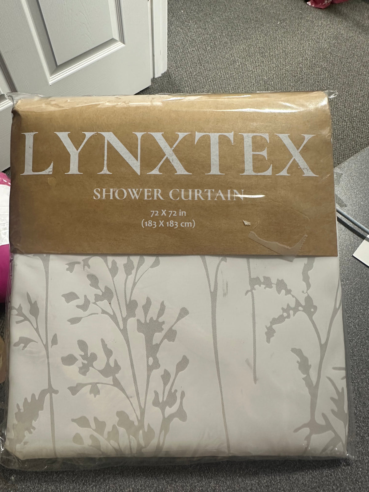 NWT Lynxtex Shower Curtain  72X72   (001)