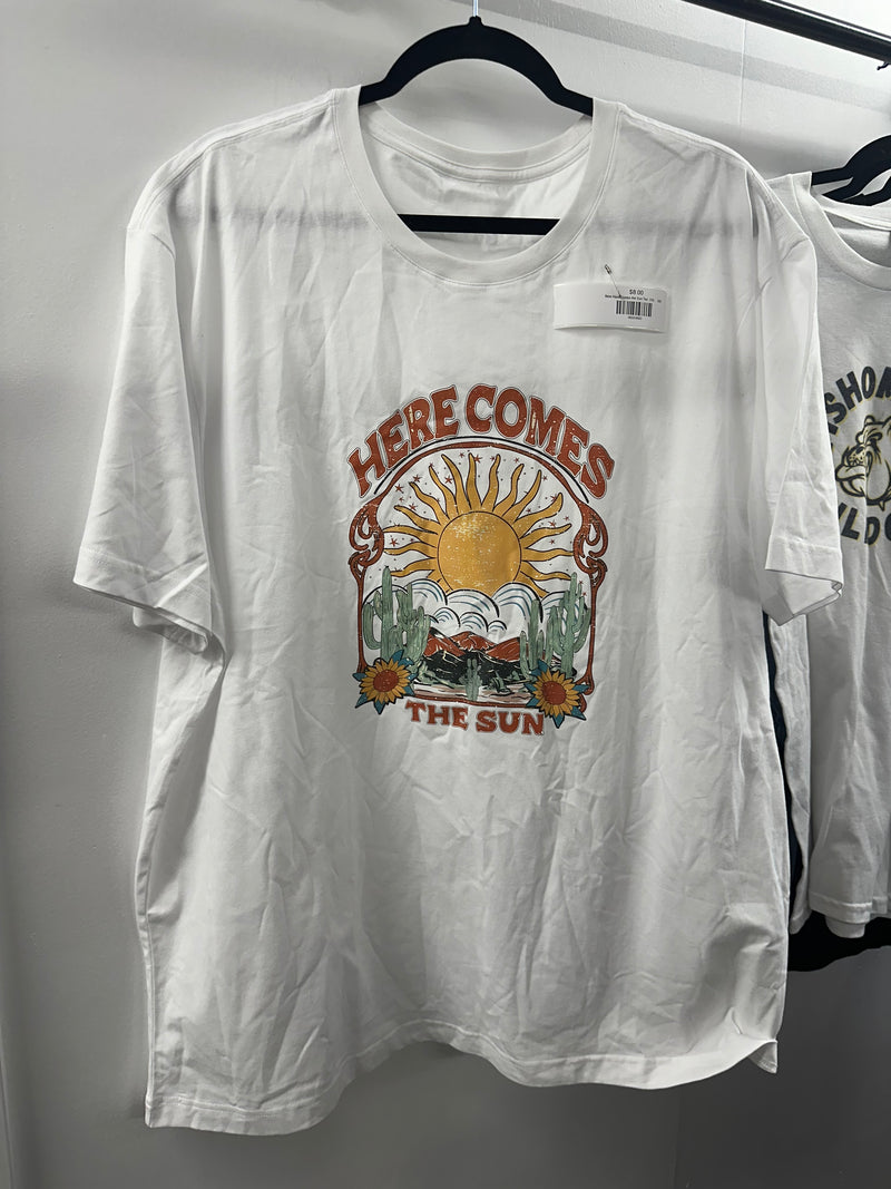 New Here Comes the Sun Tee  3XL    (001)