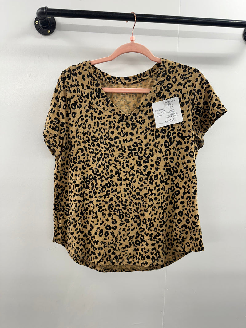 Old Navy Leopard Tee        Large             (011)