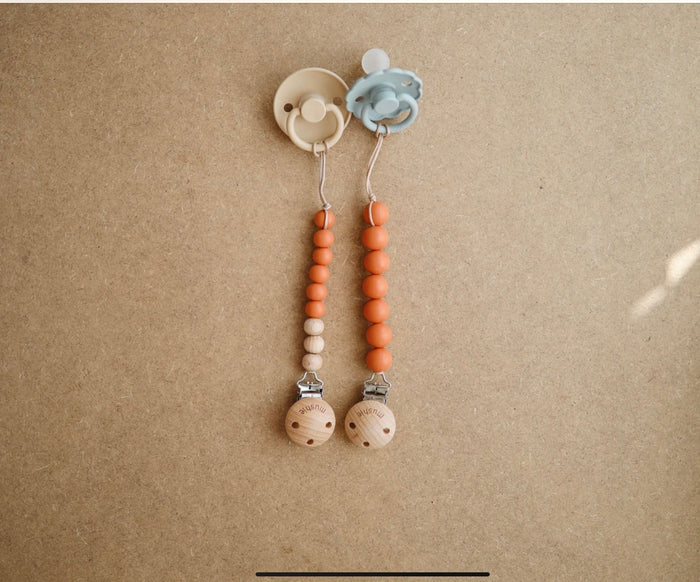 Pacifier Clip Cleo “Clementine”