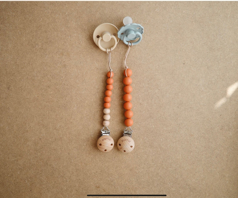 Pacifier Clip Cleo “Clementine”